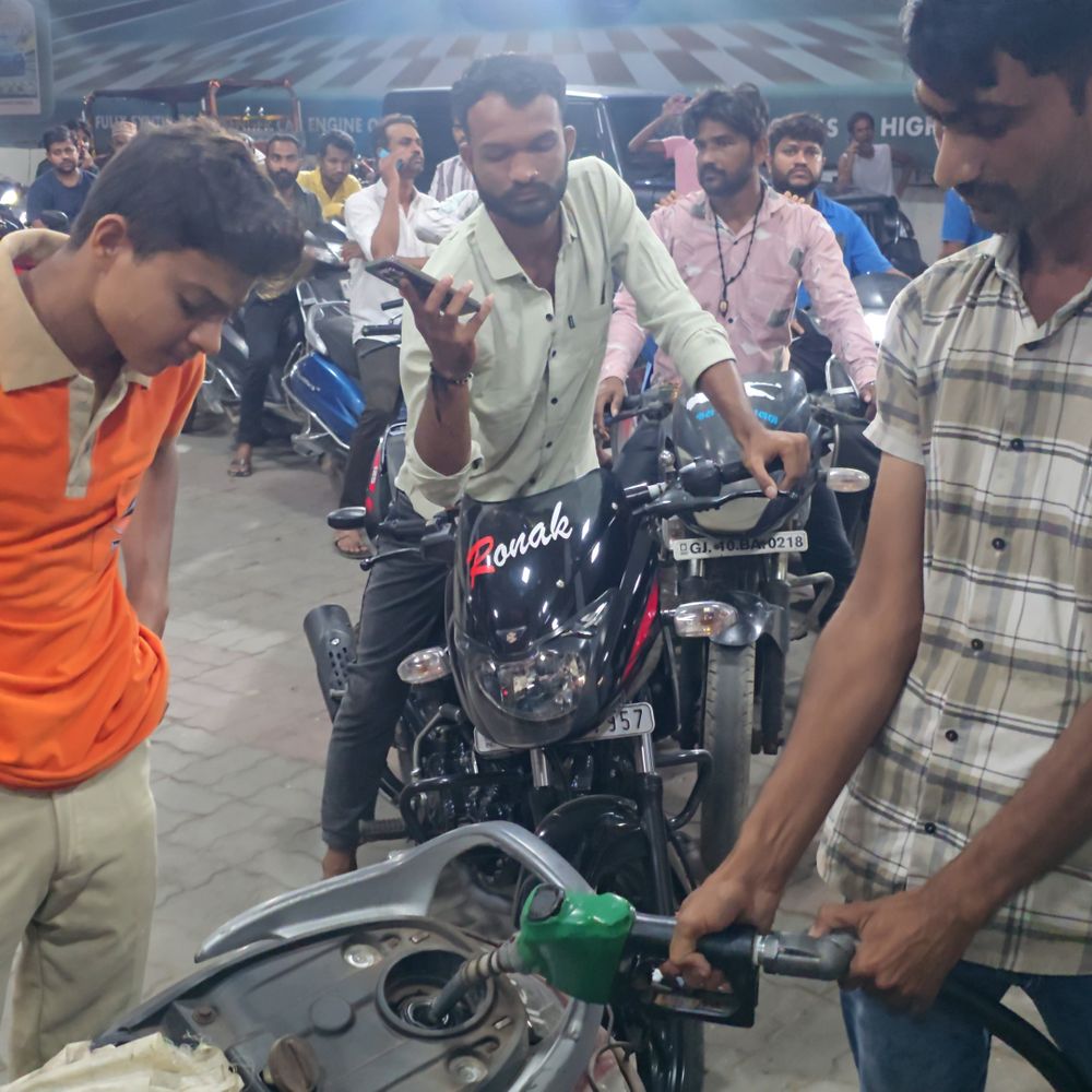 દ્વારકામાં પેટ્રોલ-ડીઝલનો પૂરતો જથ્થો ઉપલબ્ધ:અફવાઓથી દૂર રહી શાંતિ જાળવવા DySPની અપીલ