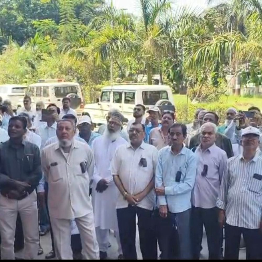 ભરૂચમાં પેન્શનર્સનો વિરોધ: નવા નિયમો સામે આવેદન:પોર્ટલ ખામીઓ અને સમાનતા મુદ્દે કલેક્ટરને રજૂઆત