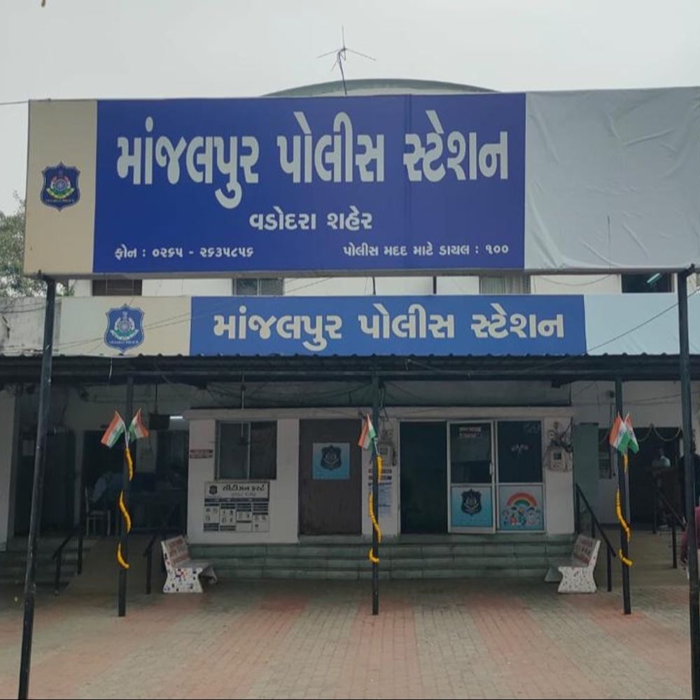 વડોદરા LPGના કાળાબજારનો પર્દાફાશ:વડસર GIDC વિસ્તારમાંથી પોલીસે એક શખશને દબોચ્યો, 4000 રૂપિયામાં સિલિન્ડરનું વેચાણ કરતો હતો