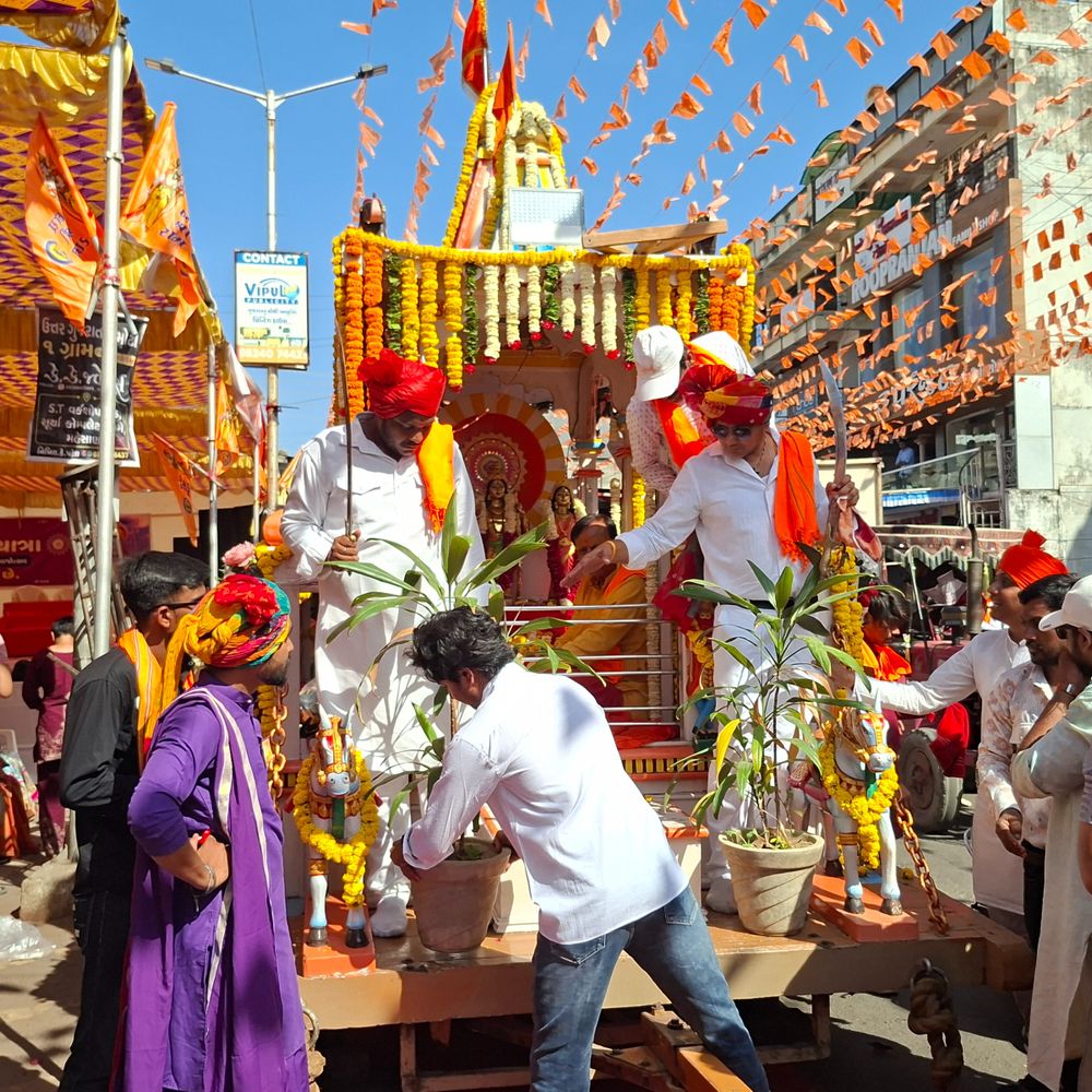 રામનવમીની શોભાયાત્રામાં ભક્તિ અને આસ્થાનો ત્રિવેણી સંગમ:45મી ભવ્ય રથયાત્રામાં ઉમટ્યું માનવ મહેરામણ, તોરણવાળી માતાના ચોકથી રથયાત્રાનું ભવ્ય પ્રસ્થાન કરાયું હતું