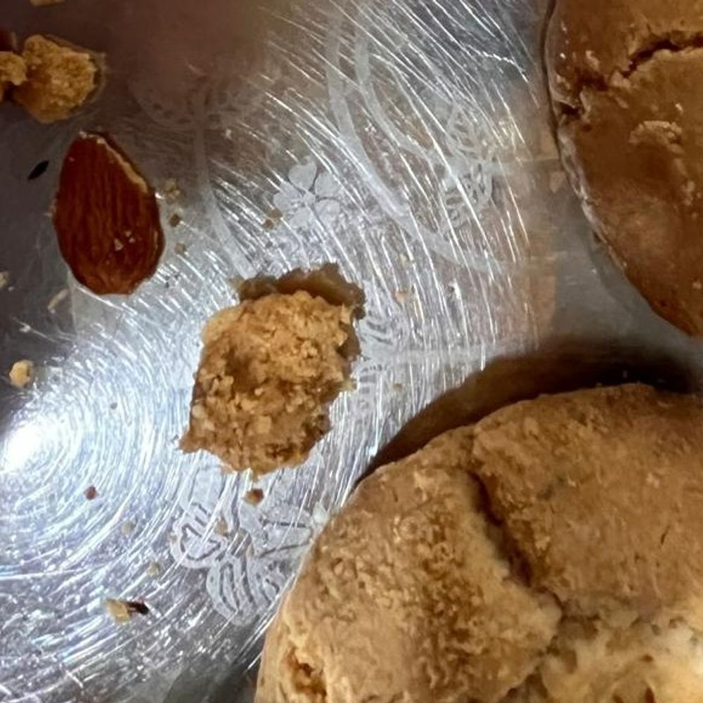 AMC ફૂડ વિભાગની કાર્યવાહી:229 ખાણીપીણીની જગ્યાઓમાં ચેકિંગ, સી.જી. રોડ પરની બેકરીમાંથી જીવાત નીકળવા મામલે 25 હજારનો દંડ