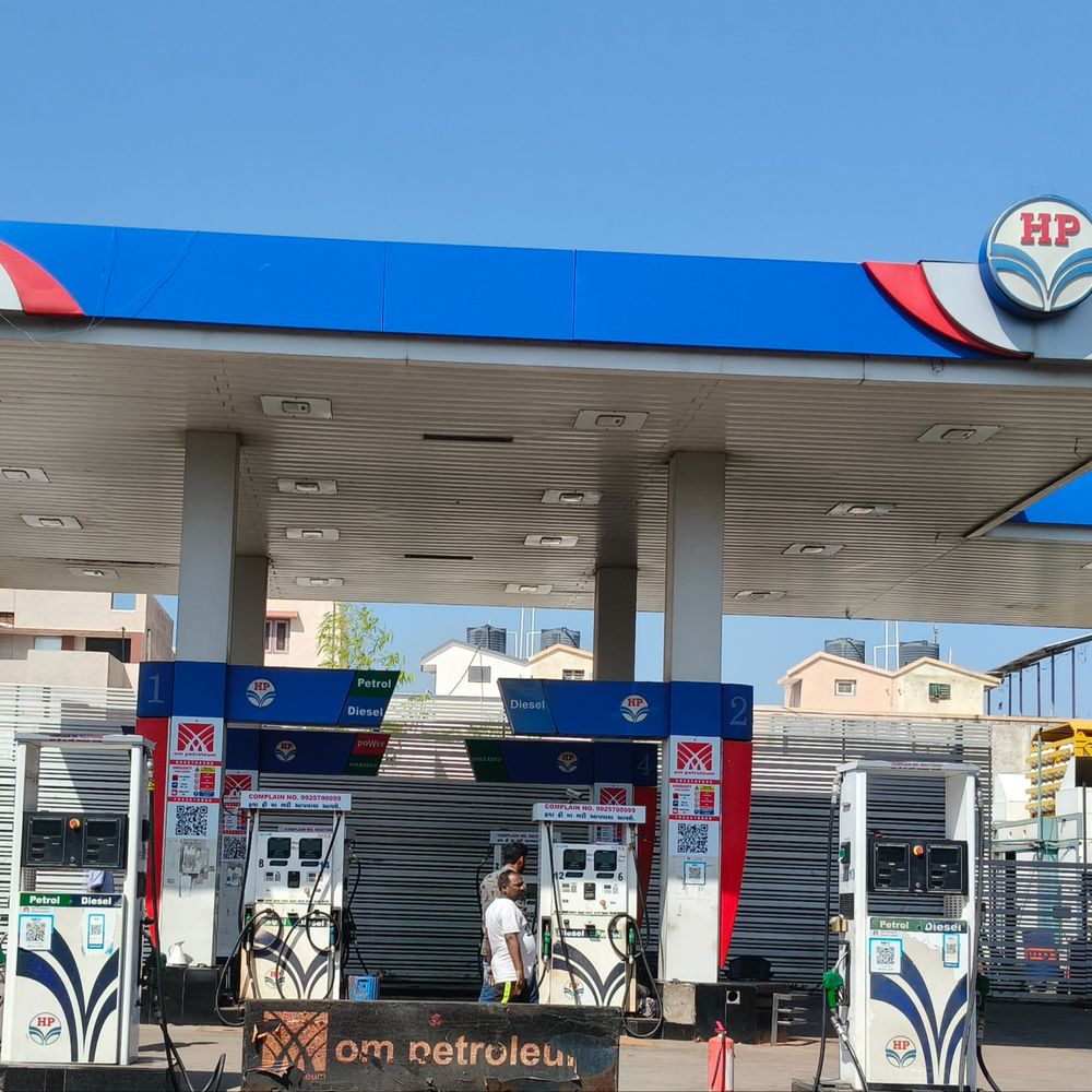 રાજકોટમાં પ્રમુખ ચુડાસમાના પંપ પરથી પેટ્રોલ - ડીઝલનું વેચાણ બંધ:અફવા ફેલાવવા બદલ પોલીસ ફરિયાદ બાદ HPCL એ ખૂલાસો પૂછ્યો - 48 કલાક વેચાણ બંધ રાખવા આદેશ