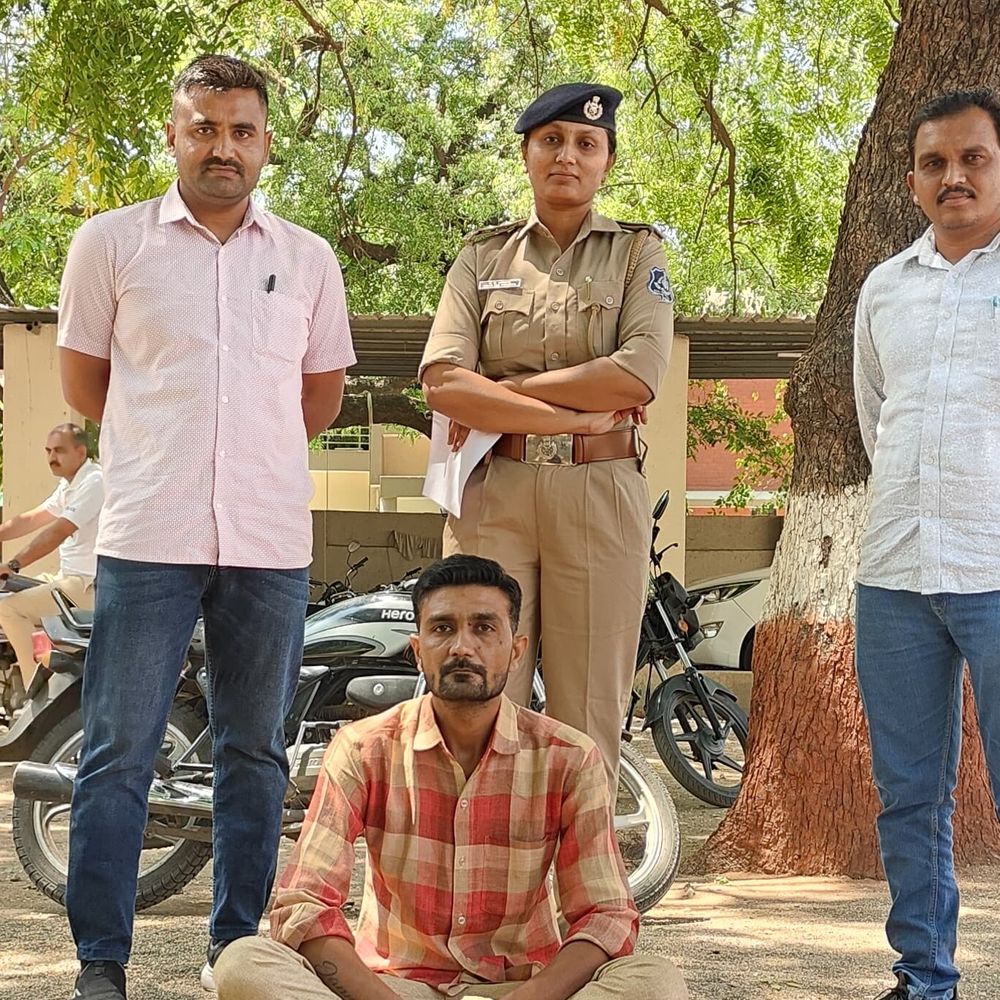 પરિણીતા પર 4 વર્ષથી દુષ્કર્મ ગુજારનાર ઝડપાયો:રાજકોટમાં ભાઈના પ્રેમલગ્નની માથાકૂટમાં યુવાનનું અપહરણ, ત્રિપલ અકસ્માતમાં બાઈક ચાલકનું મોત