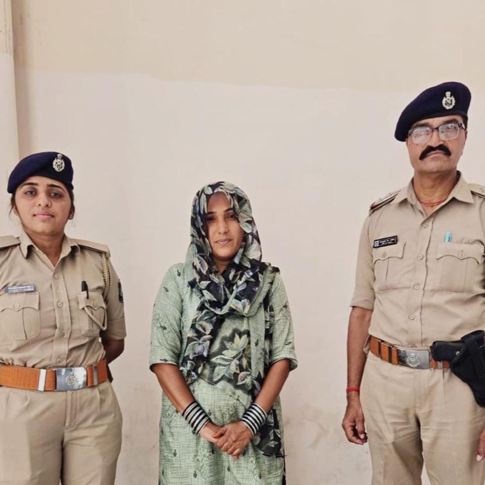 એપાર્ટમેન્ટમાં બોલાવી 1.70 લાખના દાગીનાની લૂંટ ચલાવી:વડોદરા પાણીગેટ પોલીસે રાજકોટથી મહિલા આરોપીને ઝડપી પાડી, ગેંગના અન્ય 5 સભ્યોની શોધખોળ શરૂ