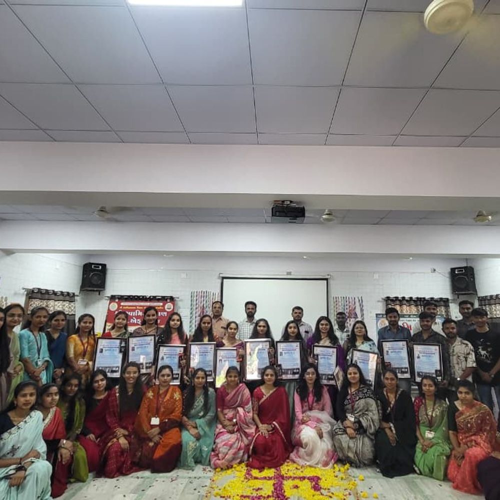 બોટાદ ગુરુકુળ B.Ed. કોલેજમાં વિદાય સમારોહ યોજાયો:સેમ-4ના તાલીમાર્થીઓને શિક્ષક બનવા શુભેચ્છાઓ અપાઈ