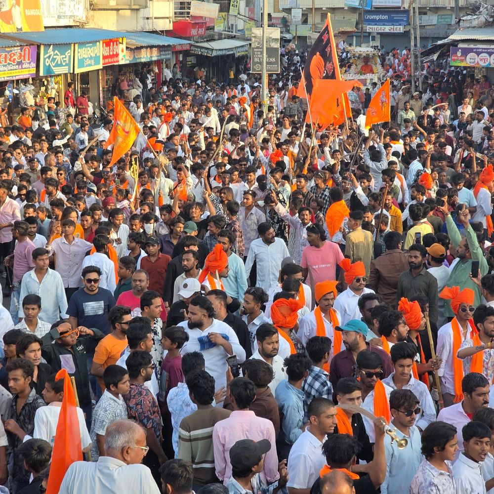 હિંમતનગરમાં રામનવમી શોભાયાત્રા નીકળી:છાપરીયાથી શરૂ થઈ મહેતાપુરા રામજી મંદિરે મહાઆરતી સાથે પૂર્ણ