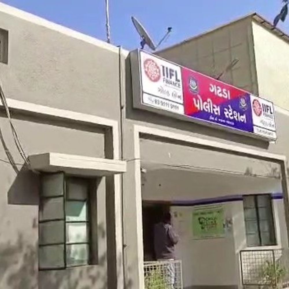 14 વર્ષીય સગીરા પર છેલ્લા છ મહિનાથી ગેંગરેપ:માનસિક વિકલાંગતાના કારણે ઘરેથી નીકળી જતી, 9 શખ્સો અલગ-અલગ સ્થળોએ લઈ જઈને દુષ્કર્મ આચરતા