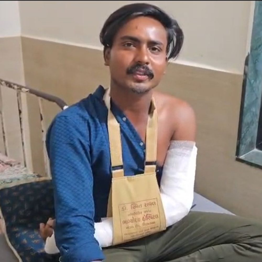 રાજપર ગામે નીજીવી બાબતે યુવાન પર હુમલો:RCC રોડ પર પાણી છાંટવા બાબતે બાબતે ઝઘડો થયો, યુવક વિરમગામ હોસ્પિટલ દાખલ