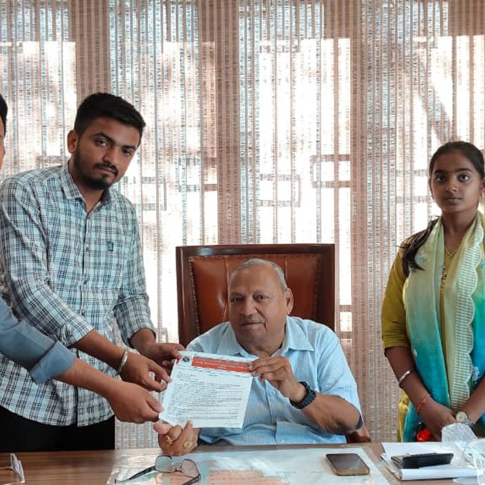 ABVPએ સંચાલક મંડળના પ્રમુખને આવેદન આપ્યું:વલસાડ ABVPએ લો કોલેજમાં ગેરરીતિઓ સામે તપાસ માગી