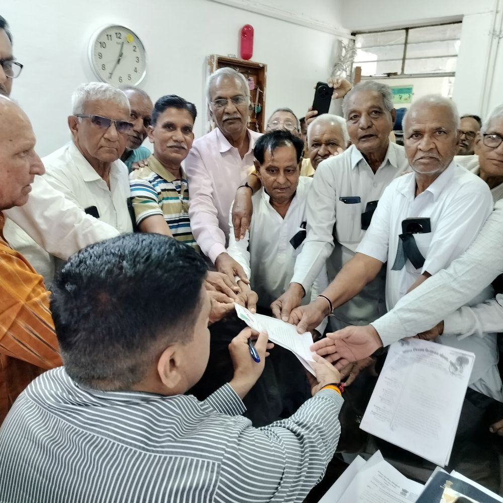 પેન્શનરોએ કલેક્ટરને આવેદન‎ પાઠવ્યું:જૂના પેન્શનરો પગાર પંચના લાભોથી વંચિત રહે તેવો ડર,કલેક્ટરને આવેદન