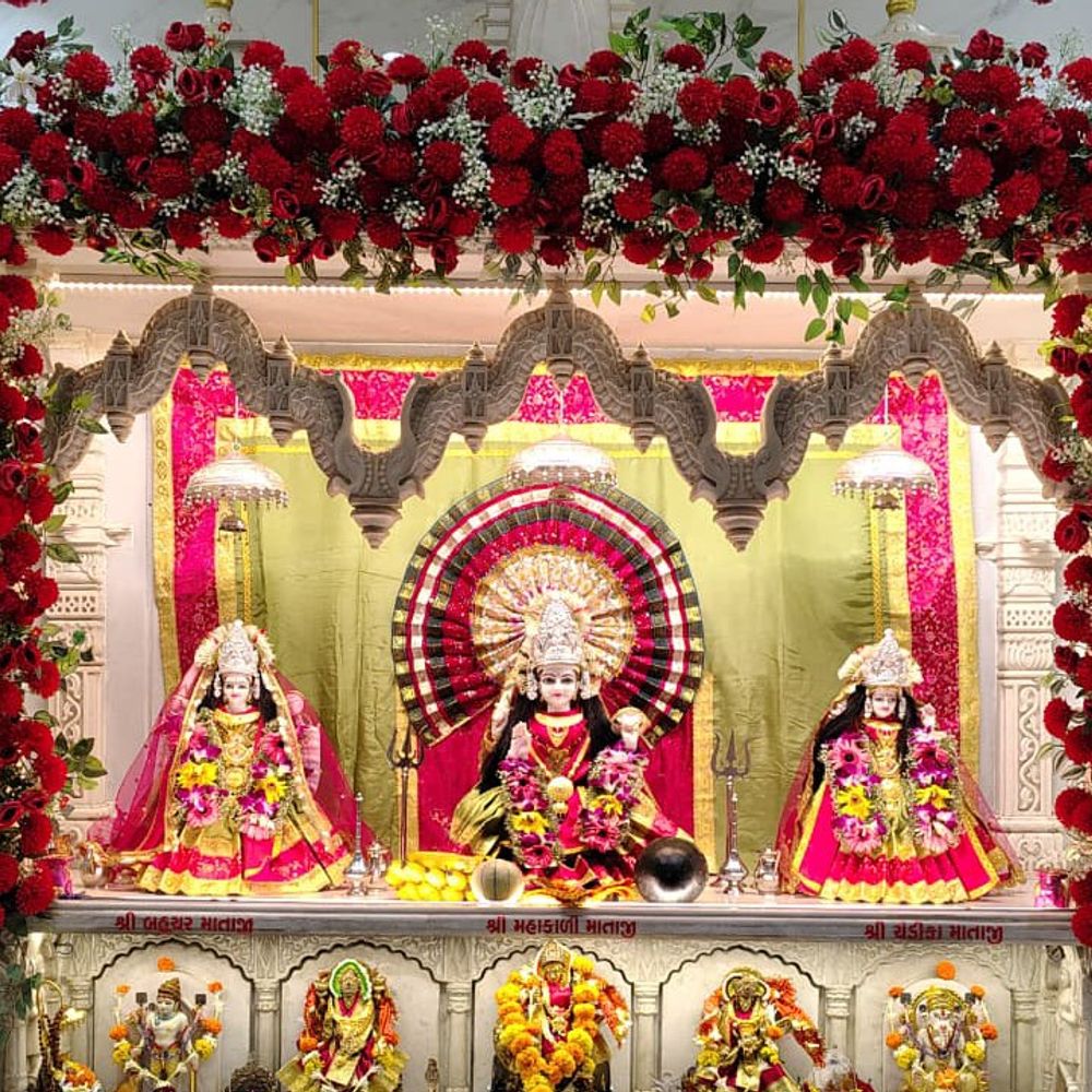 ચૈત્રી નવરાત્રિ આઠમ, રામ નવમીની ઉજવણી:શ્રી સુરતી કંસારા શુભેચ્છક મંડળ દ્વારા માતાજીને વિશેષ શ્રૃંગાર