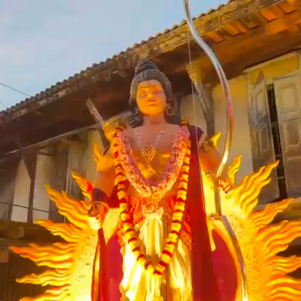 ગોધરામાં રામનવમીની ભવ્ય શોભાયાત્રા યોજાઈ:શહેર 'જય શ્રી રામ'ના નાદથી ગુંજી ઉઠ્યું, પરંપરાગત વાદ્યો અને સાંસ્કૃતિક ટેબ્લો આકર્ષણ રહ્યાં