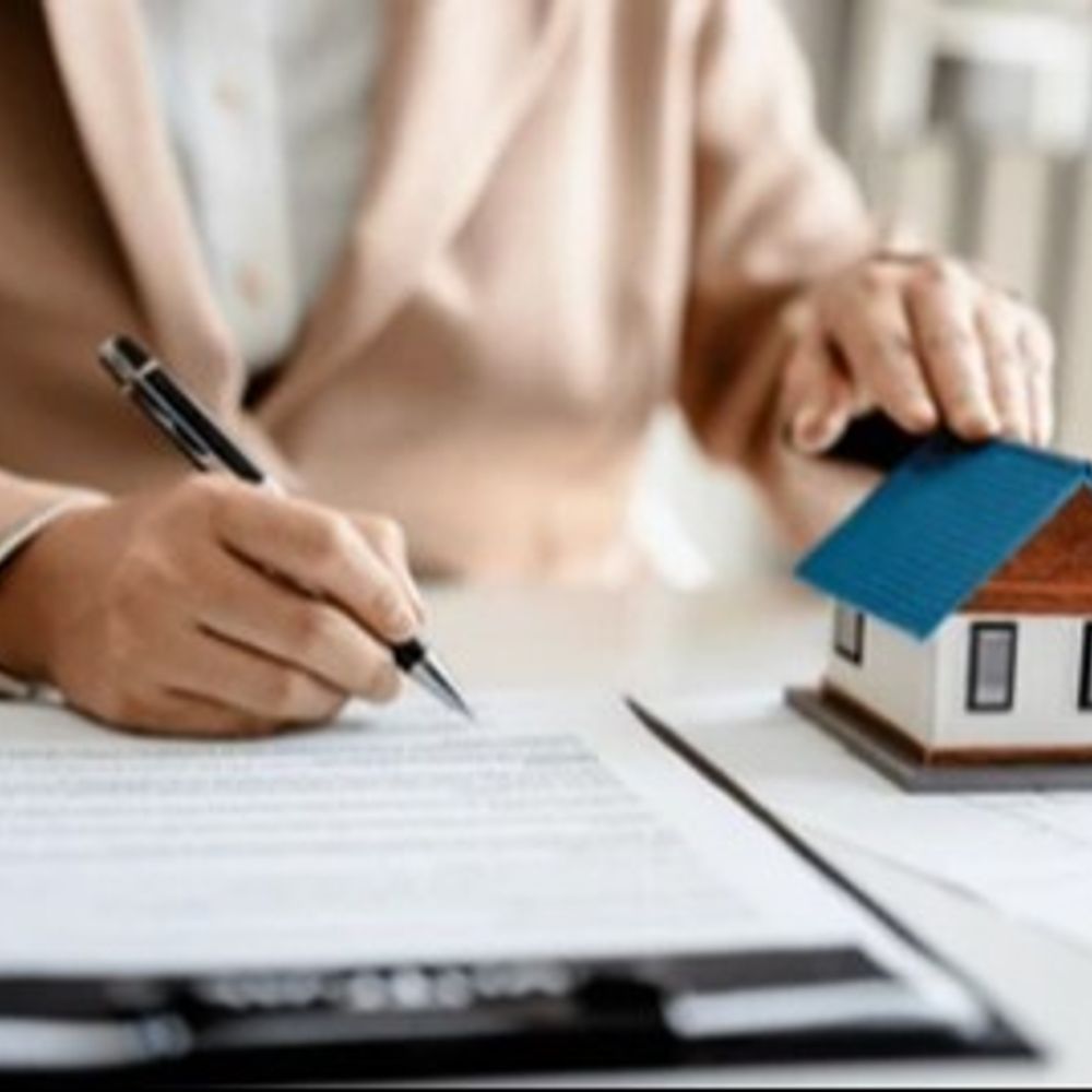 જમીન અને ફ્લેટ આપવાના બહાને ઠગાઈ:મોટા વેપારીની ઓળખ આપીને ગઠિયાએ પત્ની અને ભાઇ સાથે મળીને 41 કરોડ પડાવ્યા