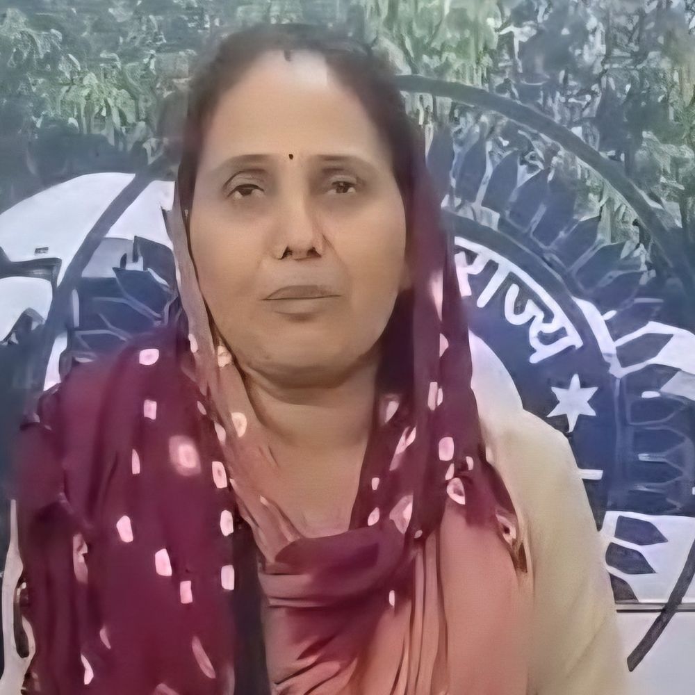 એસ. ટી. મહિલા કંડક્ટરની પ્રમાણિકતા:વેરાવળ ડેપોની ચોરવાડ-જૂનાગઢ રૂટની બસમાં ભૂલાયેલા ₹14 હજાર ભરેલી થેલી મૂળ માલિકને પરત કરી પ્રામાણિકતાનું ઉદાહરણ પૂરું પાડ્યું