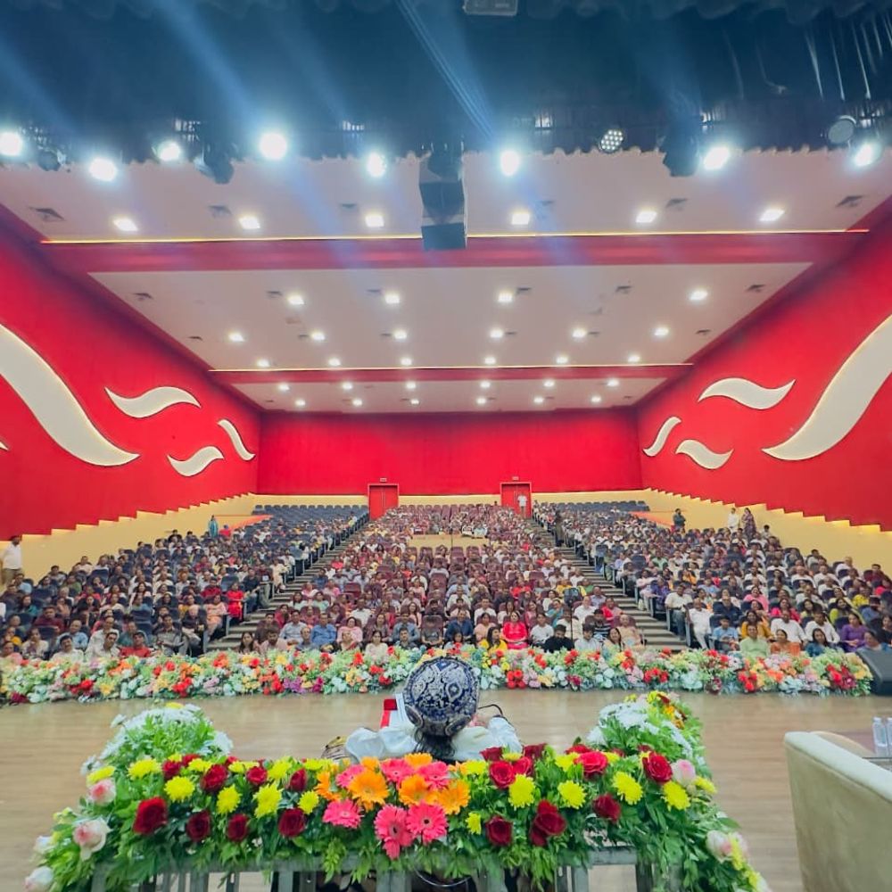 રાજકોટમાં ૐગુરુનો દિવ્ય મંત્ર થેરાપી દરબાર:750થી વધુ લોકોએ મેળવી આધ્યાત્મિક શાંતિ, હવે રાજ્યભરમાં યોજાશે નિઃશુલ્ક કાર્યક્રમો