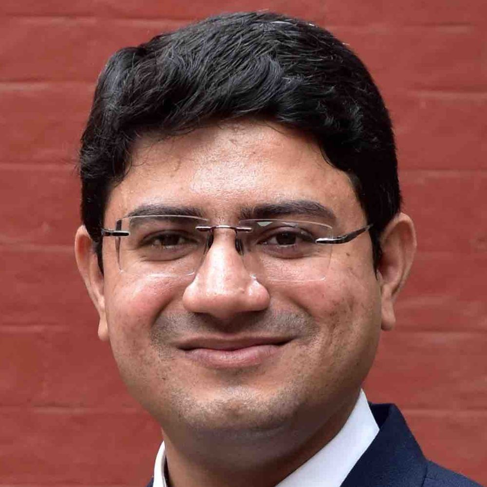 SR લુથરાના આસિસ્ટન્ટ પ્રોફેસર આશિષકુમાર પાટીલ PhD થયા:વીર નર્મદ યુનિવર્સિટીએ મેનેજમેન્ટ વિષયમાં ડિગ્રી એનાયત કરી