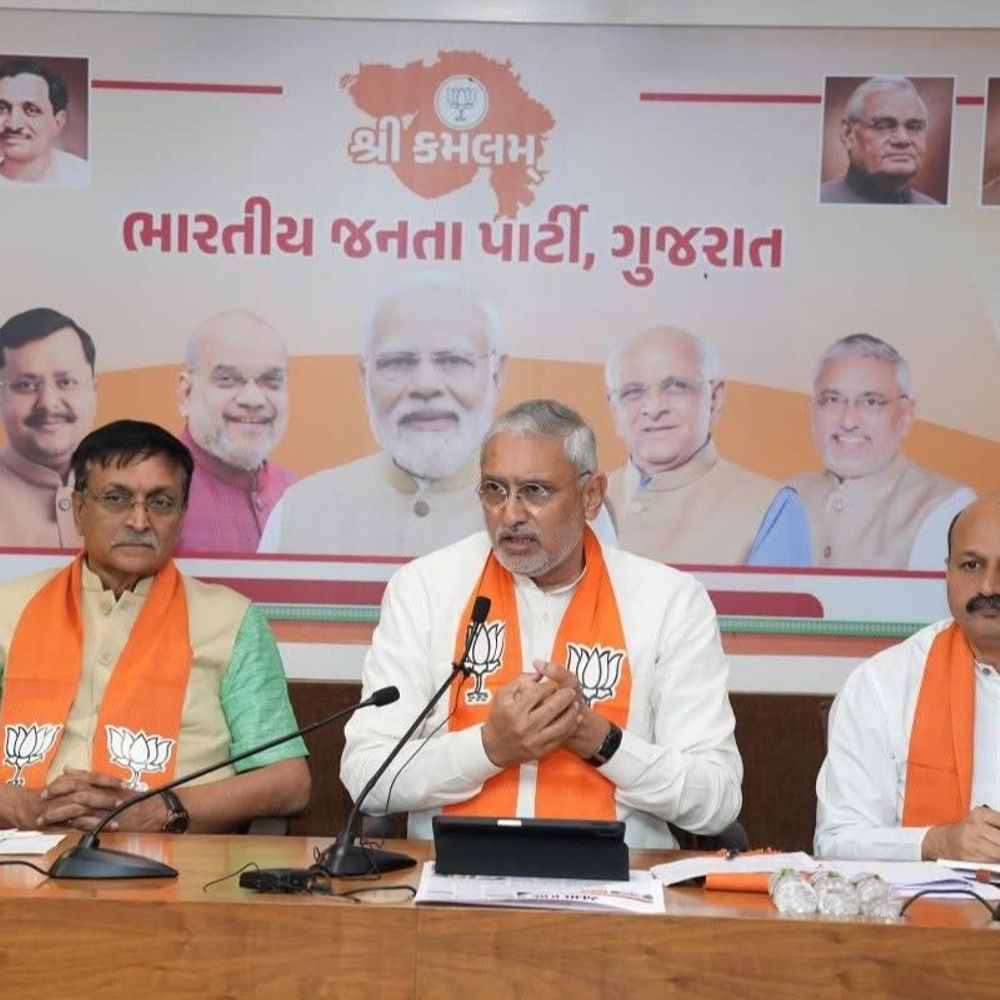 સ્થાનિક સ્વરાજની ચૂંટણી માટે ભાજપની રણનીતિ:MP-MLAની ભલામણ ટિકિટ માટે માન્ય નહીં ગણાય; 'કમલમ'માં નિરીક્ષકો અને મીડિયા ઇન્ચાર્જની મહત્ત્વની બેઠક યોજાઈ