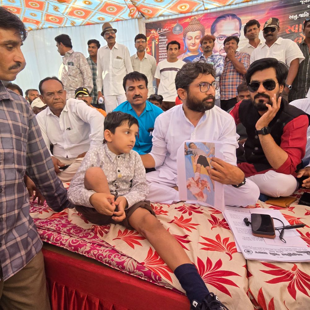 'અધિકારીઓ, નેતાઓ-બિઝનેસમેનો જૂનાગઢને લૂંટે છે':મેવાણી 'સ્વાભિમાન સંમેલન'માં આકરા પાણીએ, રાજકોટ DCP વિરુદ્ધ કાર્યવાહી ન થાય તો 14મીએ મહાસંમેલનની ચીમકી