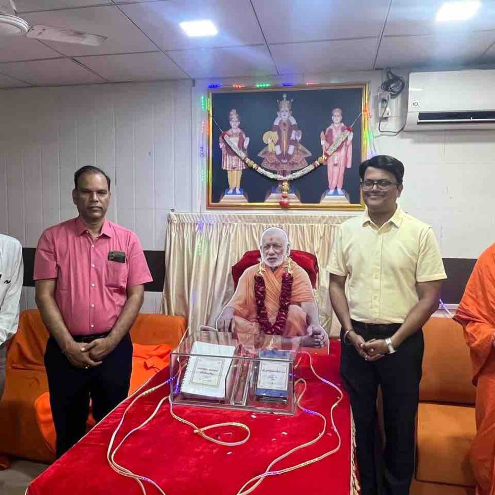 કુમકુમ મંદિરે સ્વામિનારાયણ ભગવાનના જીવન પર પોડકાસ્ટ યોજાયો:સદાચાર, સાદગી, સંતોષથી જીવન સુખમય બને છે: સાધુ પ્રેમવત્સલદાસજી