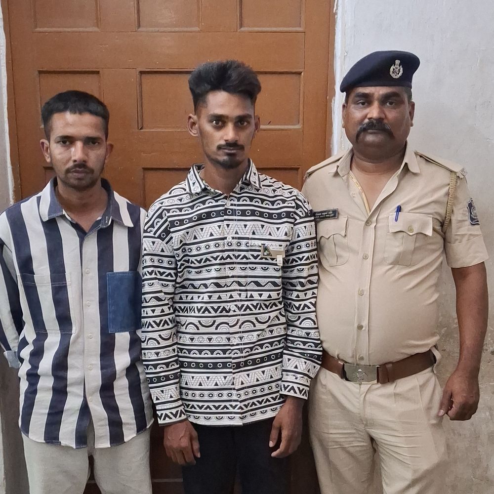 પારડી હાઈવે પર દારૂ ભરેલી સ્વિફ્ટ કાર ઝડપાઈ:સસ્પેન્ડેડ પોલીસ જવાનનો દીકરો સહિત 2 આરોપી પકડાયા