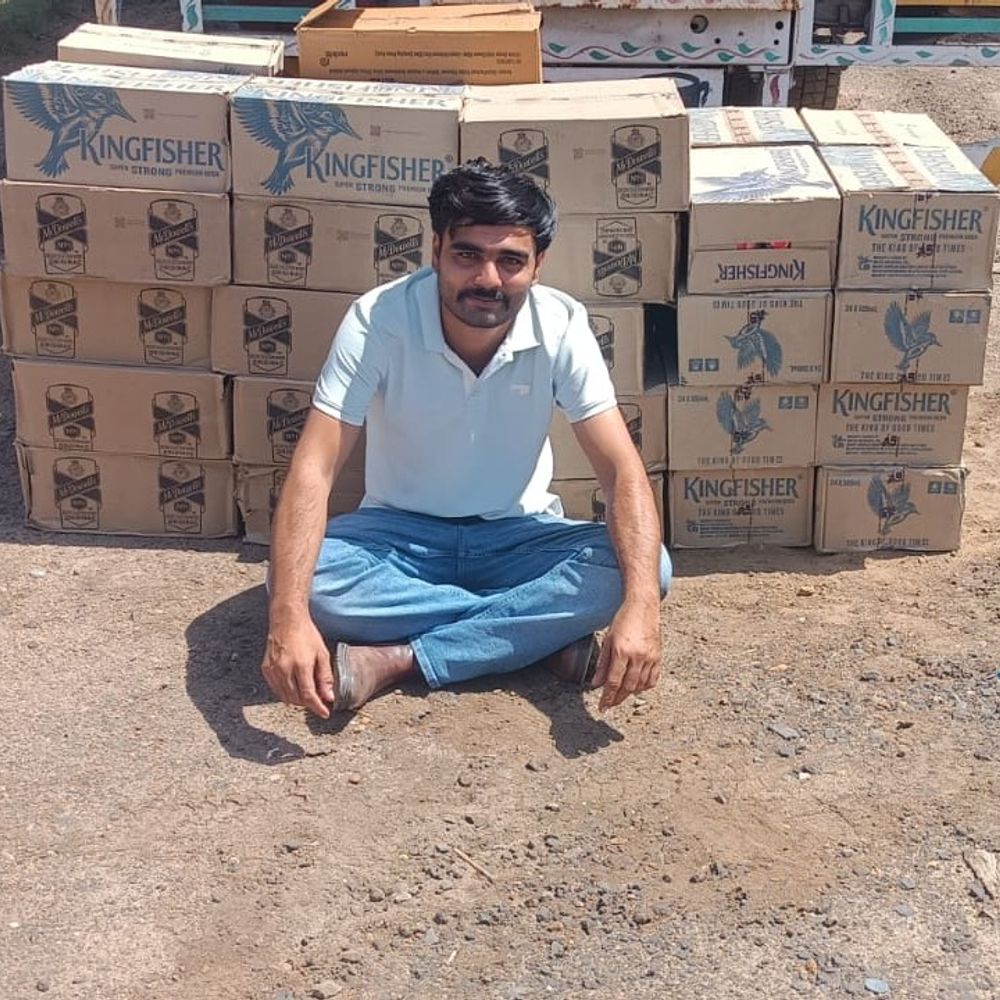 માલવણ હાઇવે પર 4.92 લાખનો દારૂ ઝડપાયો:રામદેવ હોટલ પાછળથી 1992 બોટલ સાથે એક શખ્સની ધરપકડ