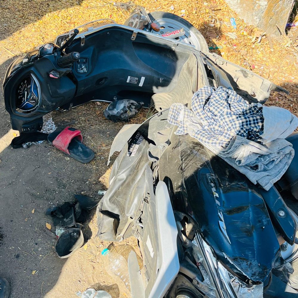 નવસારી-અમલસાડ રોડ પર બસ-મોપેડ અકસ્માત:એક યુવાનનું મોત, અન્ય ઇજાગ્રસ્ત