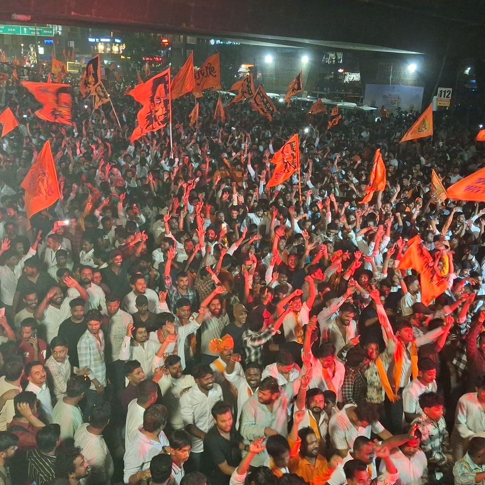 વાપીમાં રામનવમીની શોભાયાત્રા, યોગી જેવા દેખાતા સાધુ આકર્ષણનું કેન્દ્ર:ચુસ્ત પોલીસ બંદોબસ્ત વચ્ચે હજારો રામભક્તો જોડાયા