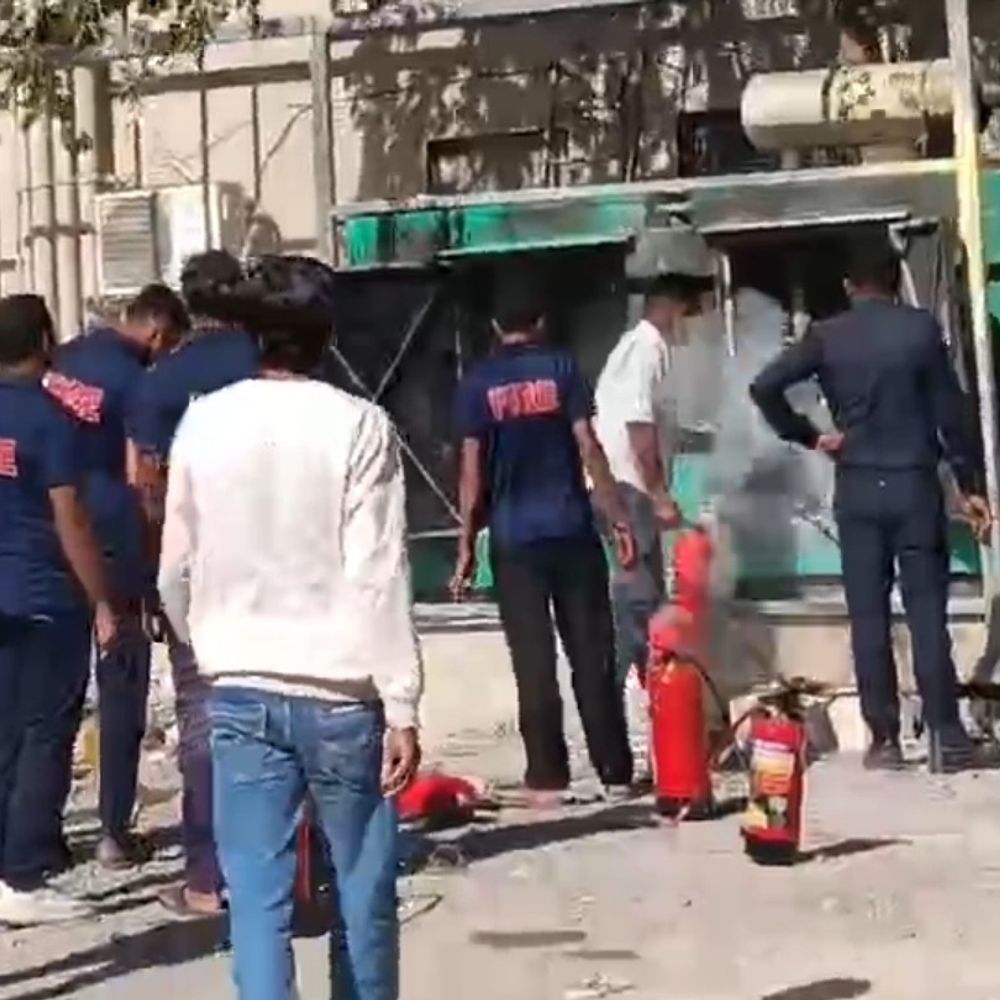 સોમનાથ બાયપાસ પર હોટલના જનરેટરમાં આગ લાગી:ફાયર બ્રિગેડની ટીમે તાત્કાલીક આગ પર કાબૂ મેળવ્યો, મોટી દુર્ઘટના ટળી