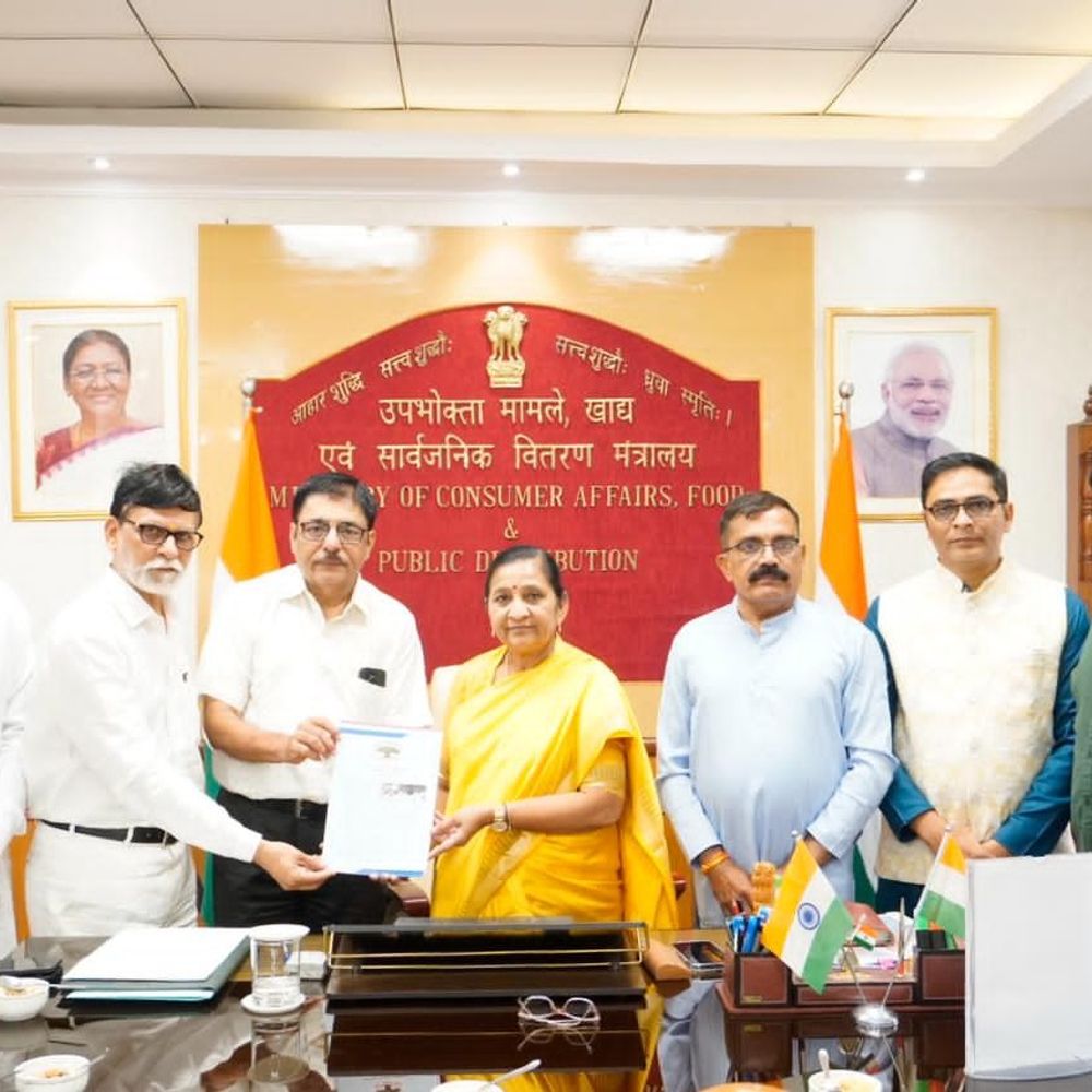 વિશ્વ હિન્દુ પરિષદના અધિકારીઓએ સંસદ ભવનની મુલાકાત લીધી:રાષ્ટ્રહિત અને હિન્દુ સમાજના મુદ્દાઓ પર રજૂઆત કરી