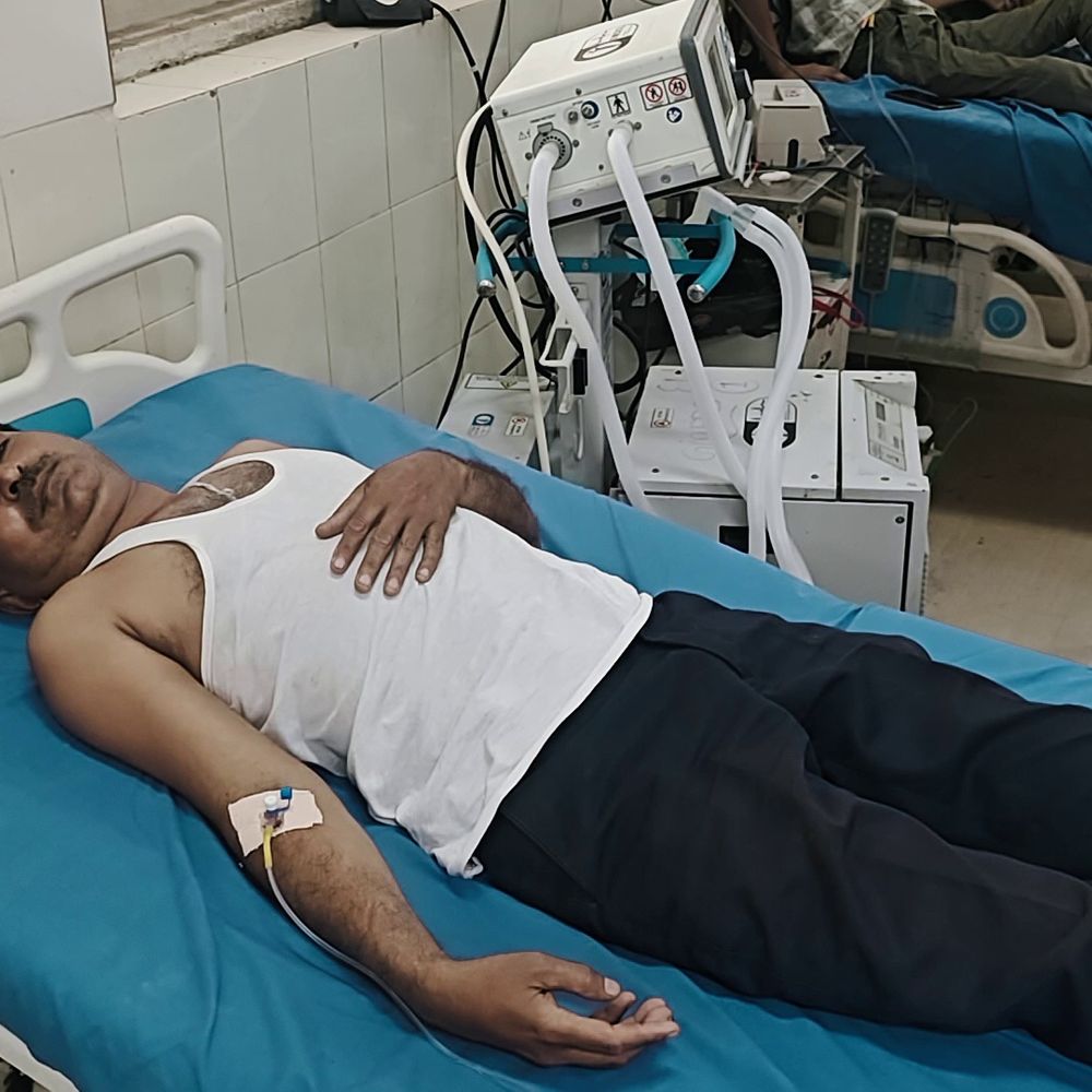 રઝળતા પશુનો આતંક:એસીસી રોડ પર બાઇક ચાલક પાછળ રઝળતા પશુએ દોટ મૂકી હુમલો કર્યો