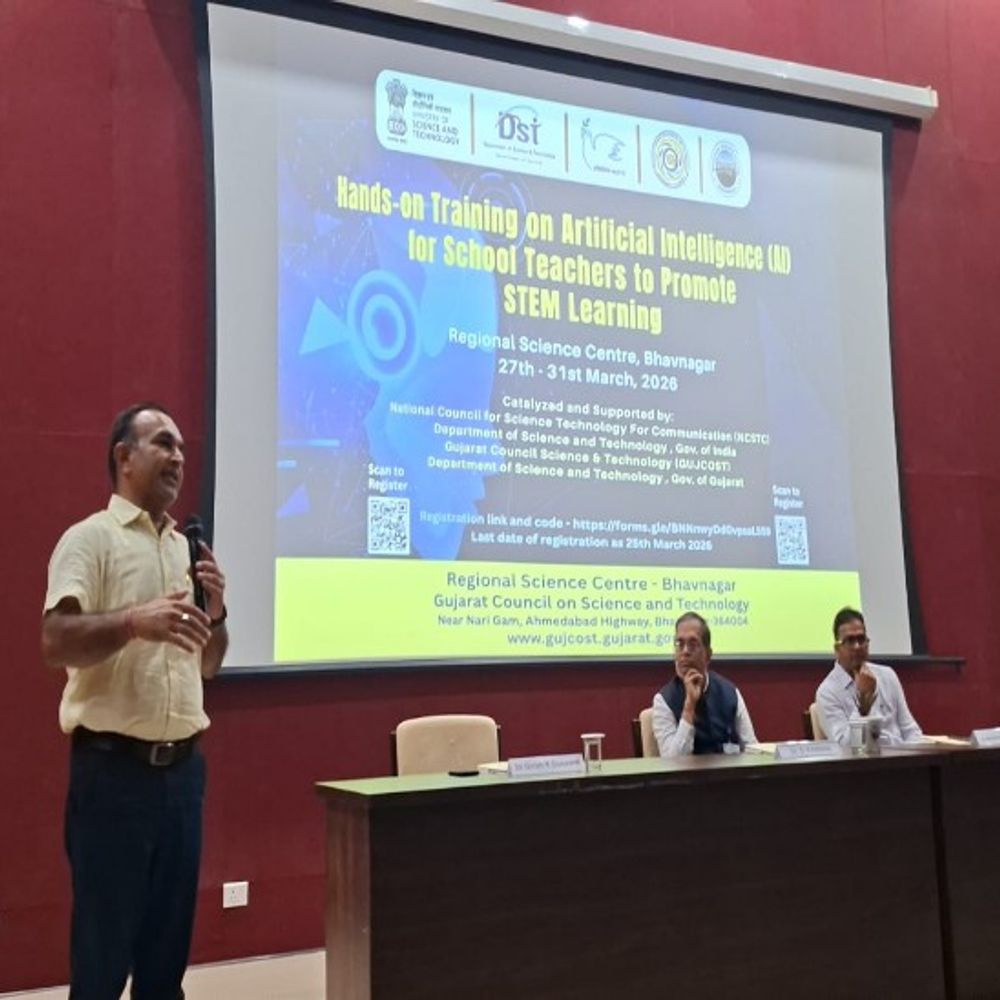 ભાવનગર રિજીયોનલ સાયન્સ સેન્ટર ખાતે 5 દિવસીય 'AI વર્કશોપ'નો પ્રારંભ:ગુજરાતના 10 જિલ્લાના 100 શિક્ષકો તાલીમમાં જોડાયા, AI થી ગભરાવાની જરૂર નથી, તેનો સદુપયોગ શીખવો જરૂરી: કલેક્ટર ડો.મનીષ બંસલ
