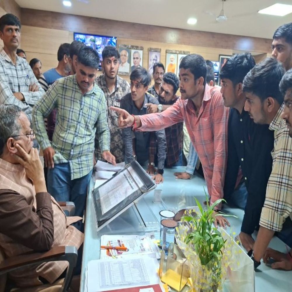 પત્રકાર પરિષદમાં ABVP કાર્યકરો આવી રામધૂન બોલાવી:પદવીદાન સમારોહના નામે થતું બિનજરૂરી ઉડાઉપણું સાંખી લેવામાં આવશે નહીં- ABVP પ્રતિનિધિ