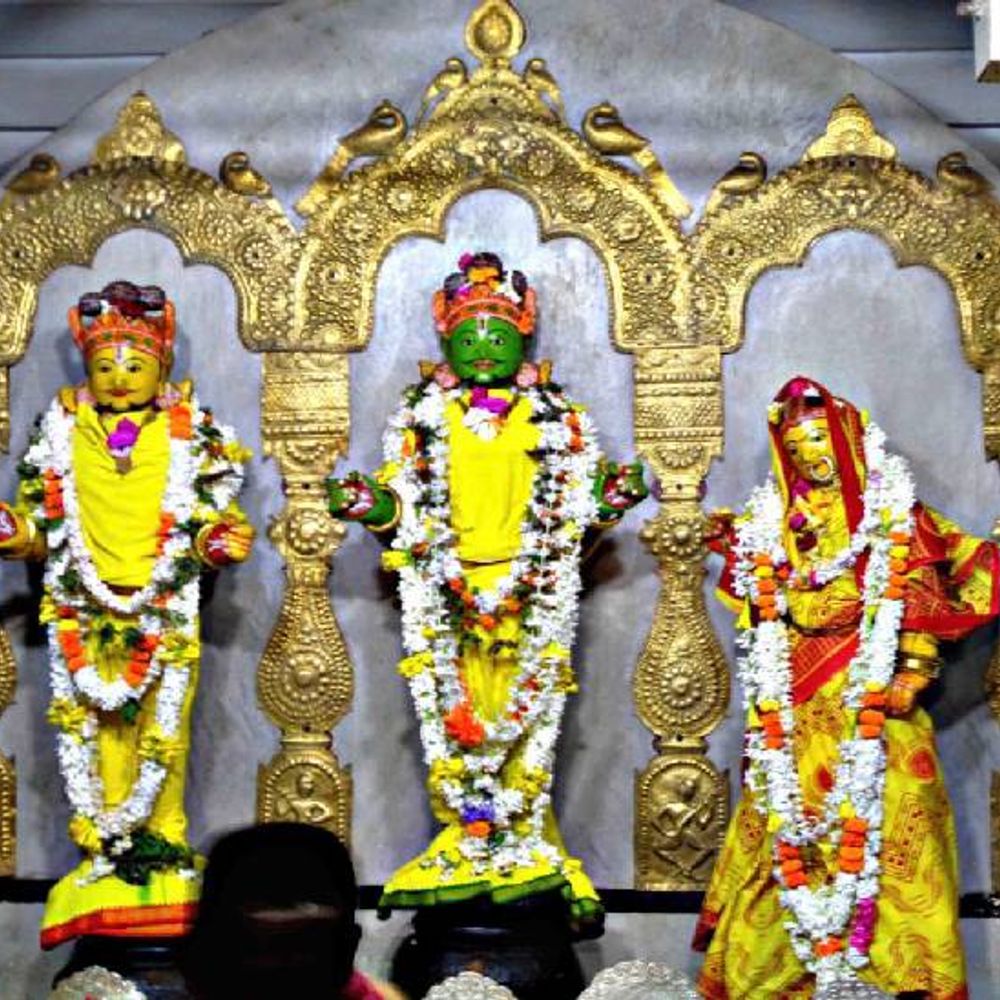 ઓડિશામાં દાઢી-મૂછવાળા રામ:રઘુનાથ જીઉ મંદિરમાં શ્રીરામના ચરણોને જોઈ રહેલા માતા સીતાનું મોં વાકું