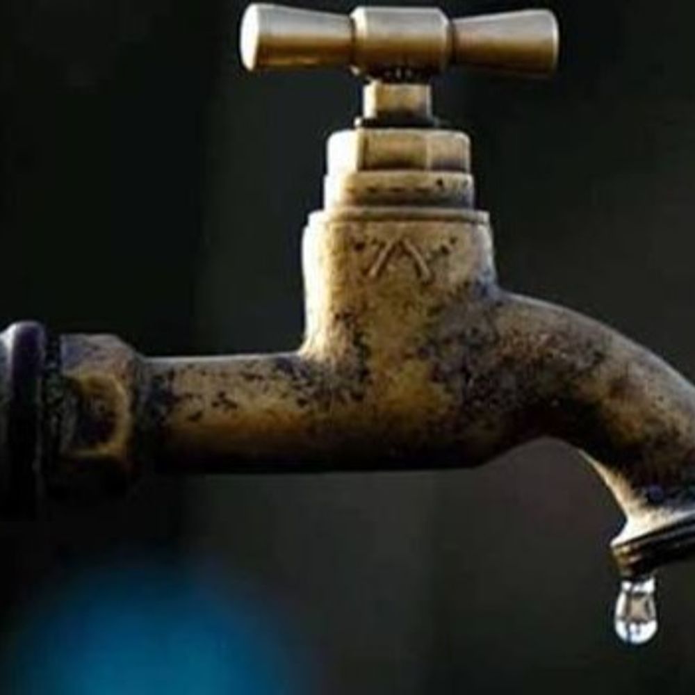 ભરઉનાળે સુરતીઓ પર પાણીકાપ ઝીંકાયો:દિલ્હી ગેટ પાસે લાઈન રિપેરીંગને કારણે 1 અને 2 એપ્રિલે શહેરના 4 ઝોનમાં પાણી નહીં મળે, લાખો નાગરિકોને અસર થશે