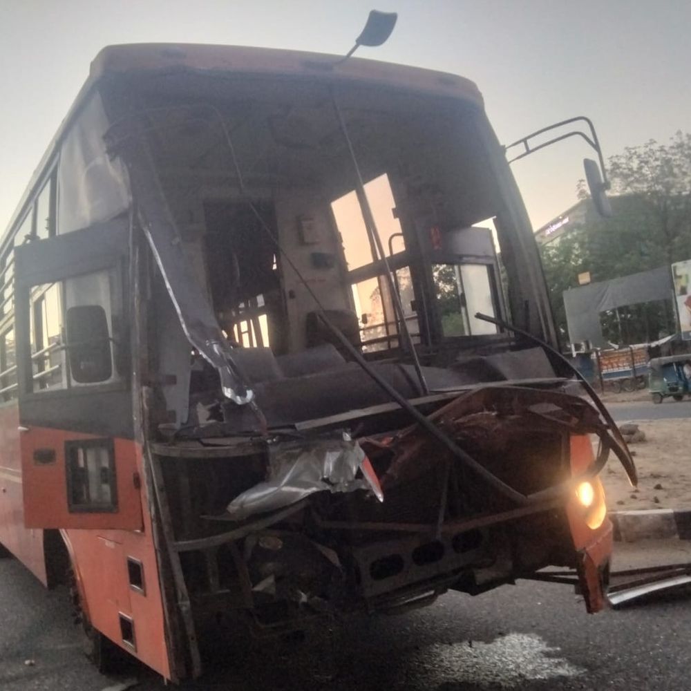 મહેસાણામાં અકસ્માતની બે ઘટના:ડી-માર્ટ સર્કલ અને પાંચોટ ચોકડી પાસે સર્જાયેલા અકસ્માતમાં ત્રણ લોકો ઈજાગ્રસ્ત