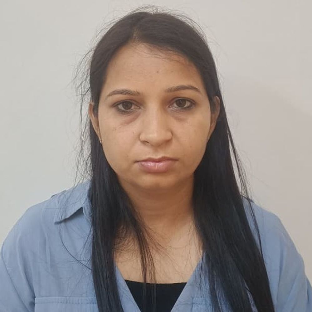 QR કોડમાં છેડછાડ કરીને લાખોની ઠગાઈ:અજય મોદી ટ્રાવેલ્સ કંપનીની ફ્રેન્ચાઇઝી ન આપતા યુવતીએ QR કોડથી ગ્રાહકોના 33.87 લાખ પોતાના ખાતામાં મેળવી લીધા