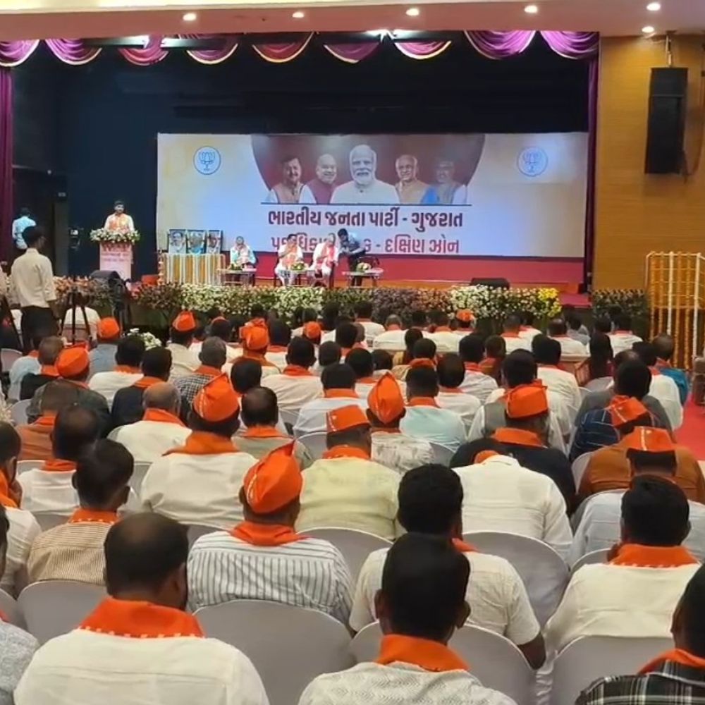 સુરતમાં ભાજપ દ્વારા દક્ષિણ ઝોન માટે ચૂંટણીલક્ષી મંથન:જગદીશ વિશ્વકર્મા અને સી.આર. પાટીલ હાજર રહ્યા, આવતીકાલે PM ની 'મન કી બાત ટિફિન બેઠક'