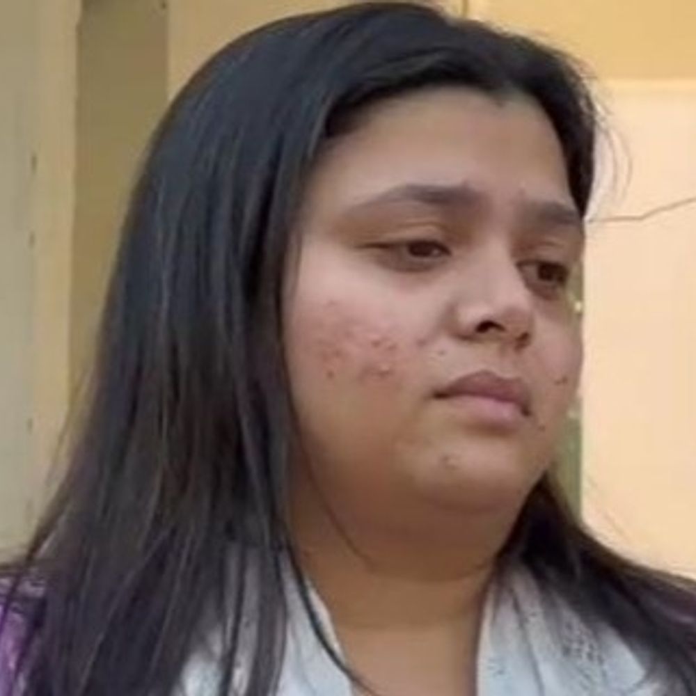 રાજકોટના ચકચારી બળાત્કાર કેસમાં નવો વળાંક:આરોપી ધ્રુવલ દેસાઈનો વારાણસીમાં આપઘાતનો પ્રયાસ, પોલીસ કમિશનર કચેરીએ પત્નીએ રડતા રડતા કહ્યું- 'અમારી વાત સાંભળીને ન્યાય આપો'