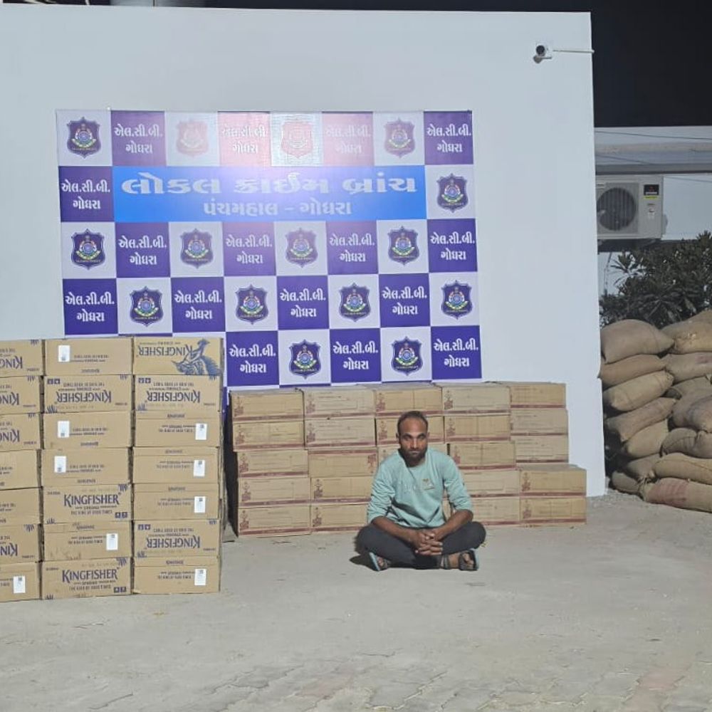 મકાઈની આડમાં દારૂની હેરાફેરી, પંચમહાલ LCBએ પર્દાફાશ કર્યો:₹39 લાખથી વધુના મુદ્દામાલ સાથે એક શખ્સ ઝડપાયો