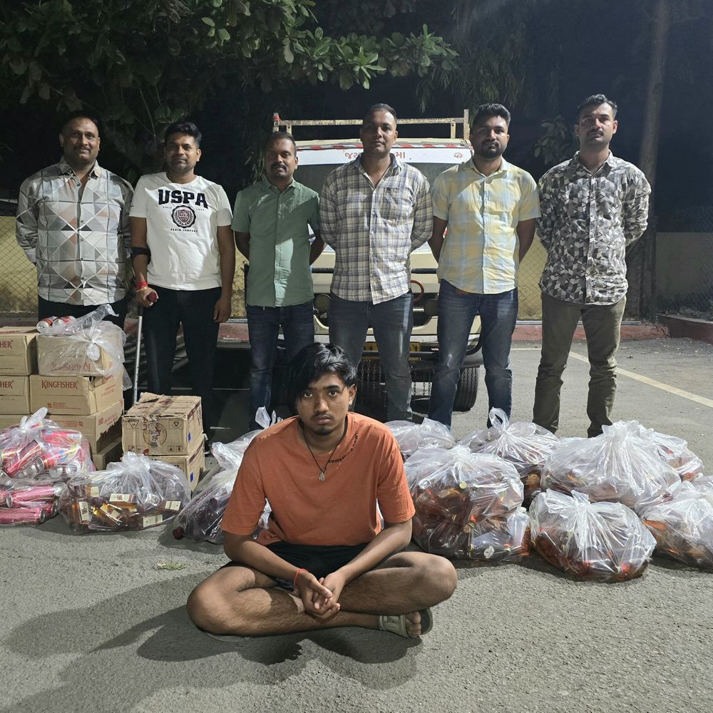 ચીખલીના કણભઈ ગામે લાખોનો વિદેશી દારૂ ઝડપાયો:પોલીસે દરોડો પાડી રૂ. 5.72 લાખના મુદ્દામાલ સાથે એક શખસને ઝડપી લીધો