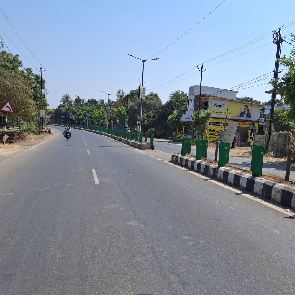 વલસાડમાં માર્ચમાં મે મહિના જેવી ગરમી:હવામાન વિભાગની બપોરે બહાર ન નીકળવાની સલાહ, પાણી, છાશ અને અન્ય પ્રવાહી પદાર્થોનું સેવન કરવા અનુરોધ