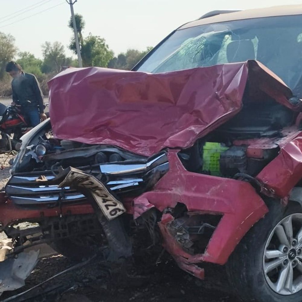 થરાદ-સાંચોર હાઈવે પર અકસ્માત, એક યુવકનું મોત:કાર-ઇકો અથડામણમાં અન્ય ચાર લોકો ઈજાગ્રસ્ત