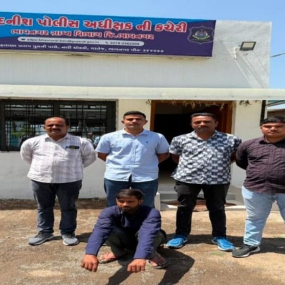 નાસતો ફરતો આરોપી ઝડપાયો:2 વર્ષથી નાસતા ફરતા પ્રોહિબિશનના આરોપીને રાજસ્થાનથી ઝડપી પાડ્યો