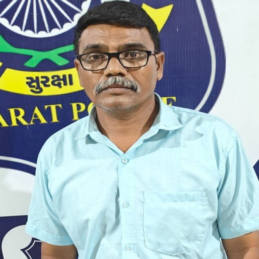 SOGની કાર્યવાહી:ચેક રિટર્ન કેસમાં સજા પામેલો વોન્ટેડ આરોપી રવજીને ઘોઘા ગેઈટ પાસેથી ઝડપાયો