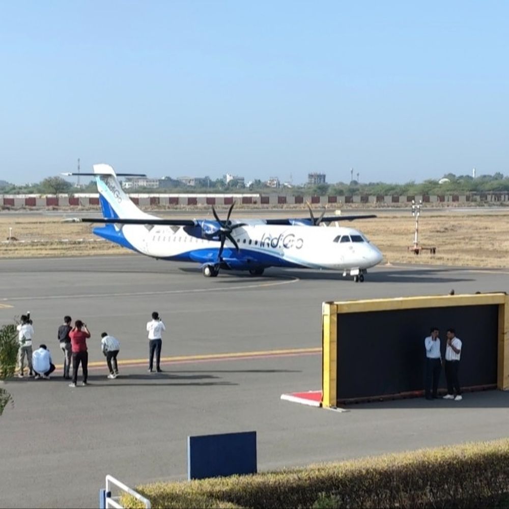 ભાવનગરથી નવી મુંબઈ માટે ઈન્ડિગોની બે નવી ફ્લાઈટ સેવા શરૂ:કેન્દ્રીય ઉડ્ડયનમંત્રીએ ફ્લેગઓફ કરાવ્યું, દિવ્યાંગ બાળકોએ પ્રથમ સફરની મજા માણી; દરરોજ સવાર-સાંજ બે ફ્લાઈટ ઉડાન ભરશે