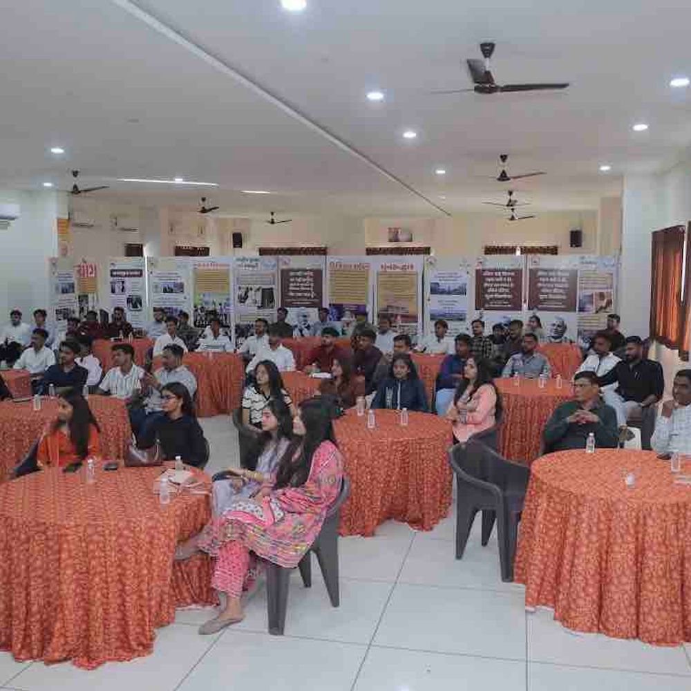 પંચમહાલ ક્રિએટર્સ કોન્ક્લેવમાં 60+ ક્રિએટર્સ સન્માનિત:રાષ્ટ્ર નિર્માણ હેતુ જિલ્લા ભાજપે સોશિયલ મીડિયા ક્રિએટર્સને પ્રોત્સાહિત કર્યા