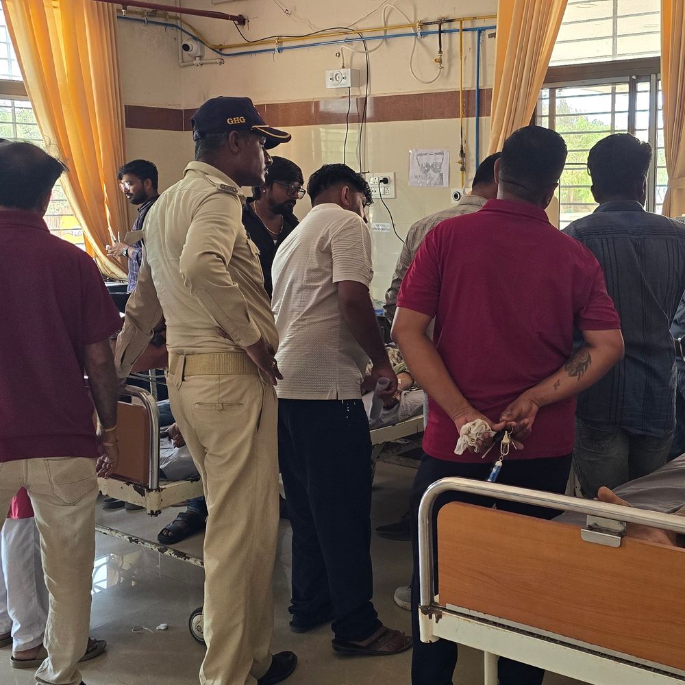 દ્વારકાના નરસંગ ટેકરી વિસ્તારમાં હિંસા:રસ્તા પરથી પસાર થવાના વિવાદમાં ટોળાનો હુમલો ; બે યુવકો ગંભીર, ખંભાળિયા હોસ્પિટલ ખસેડાયા; પોલીસ તપાસ શરૂ