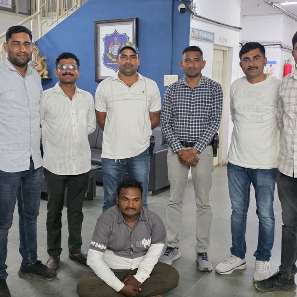 વેરાવળમાં પ્રોહિબિશન ગુનાનો ફરાર આરોપી ઝડપાયો:ગીર સોમનાથ LCB પોલીસે સઘન ઝુંબેશ હેઠળ કાર્યવાહી કરી