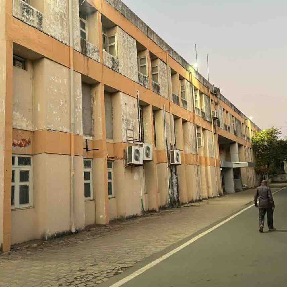 બનાસકાંઠા જીવનજરૂરી ચીજવસ્તુઓનો પૂરતો જથ્થો ઉપલબ્ધ:જિલ્લા વહીવટી તંત્રની સોશિયલ મીડિયા પર ફેલાતી અફવાઓથી ગેરમાર્ગે ન દોરાવા ખાસ અપીલ