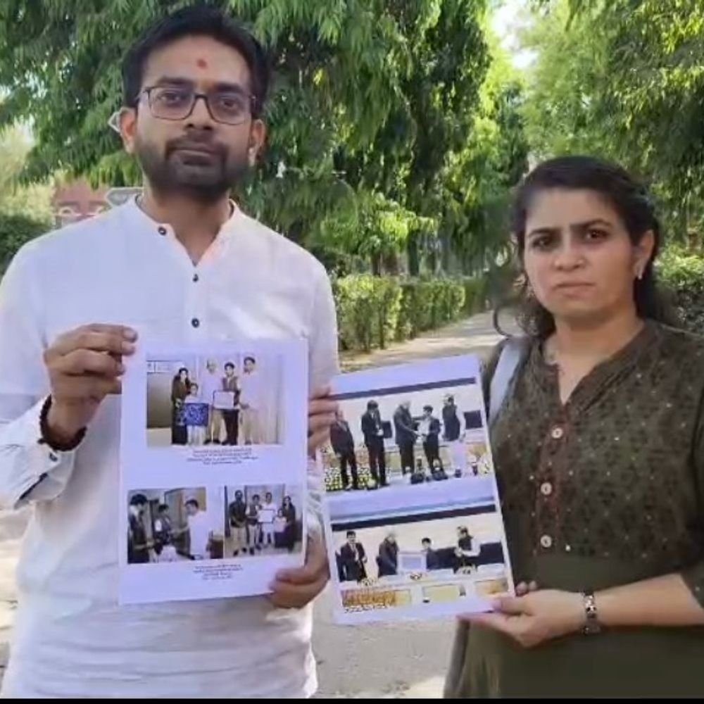 63 એવોર્ડ્સ વિજેતા વિદ્યાર્થીનું ગાંધીનગરની હિલવુડ સ્કૂલ દ્વારા ટોર્ચરિંગ:રિઝલ્ટ-ટીસીમાં છેડા કર્યાના વાલીના આક્ષેપ; 8 વર્ષની બાળકી પણ કિન્નાખોરીનો ભોગ બની